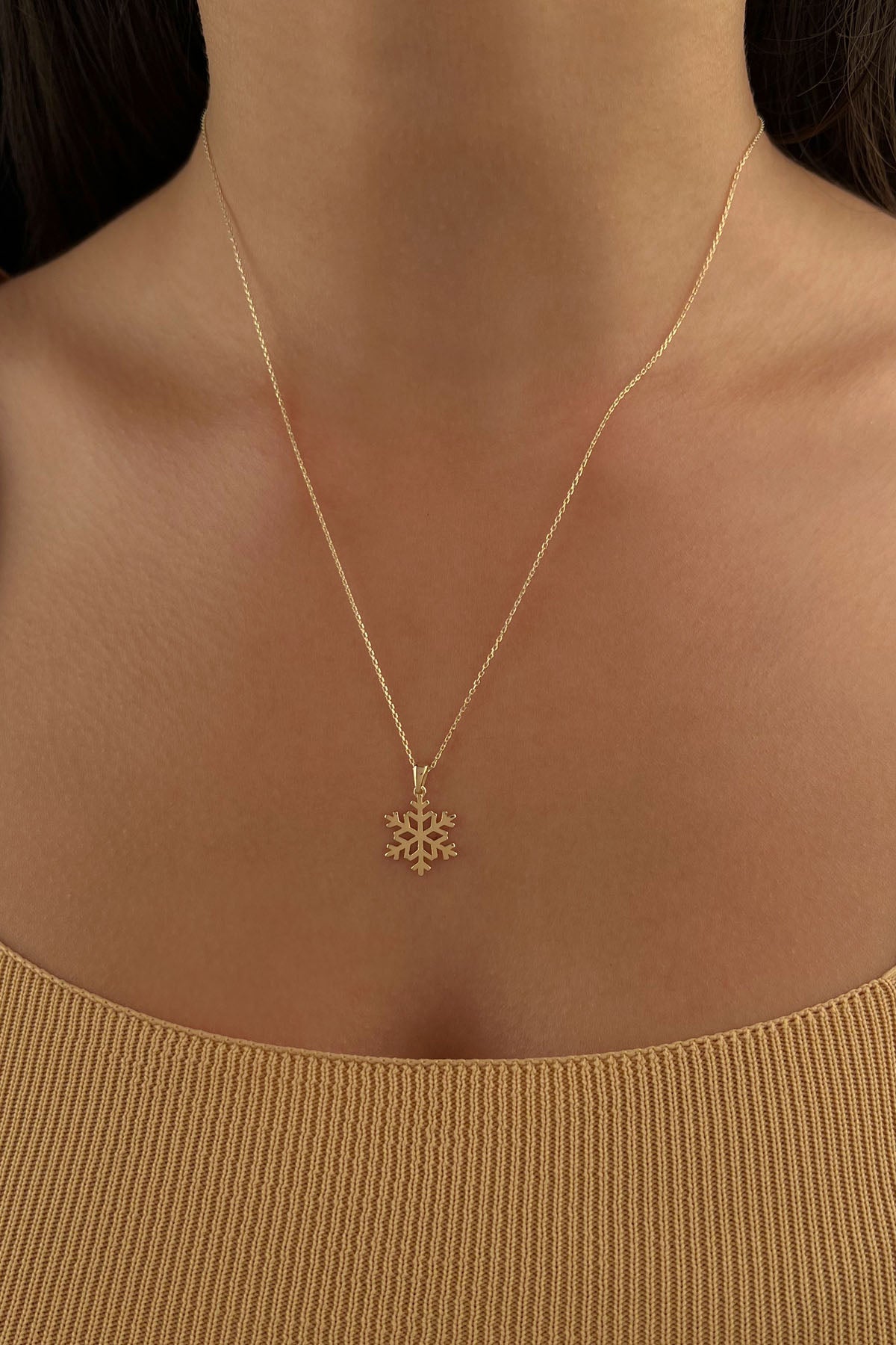 14ct Gold Snowflake Necklace