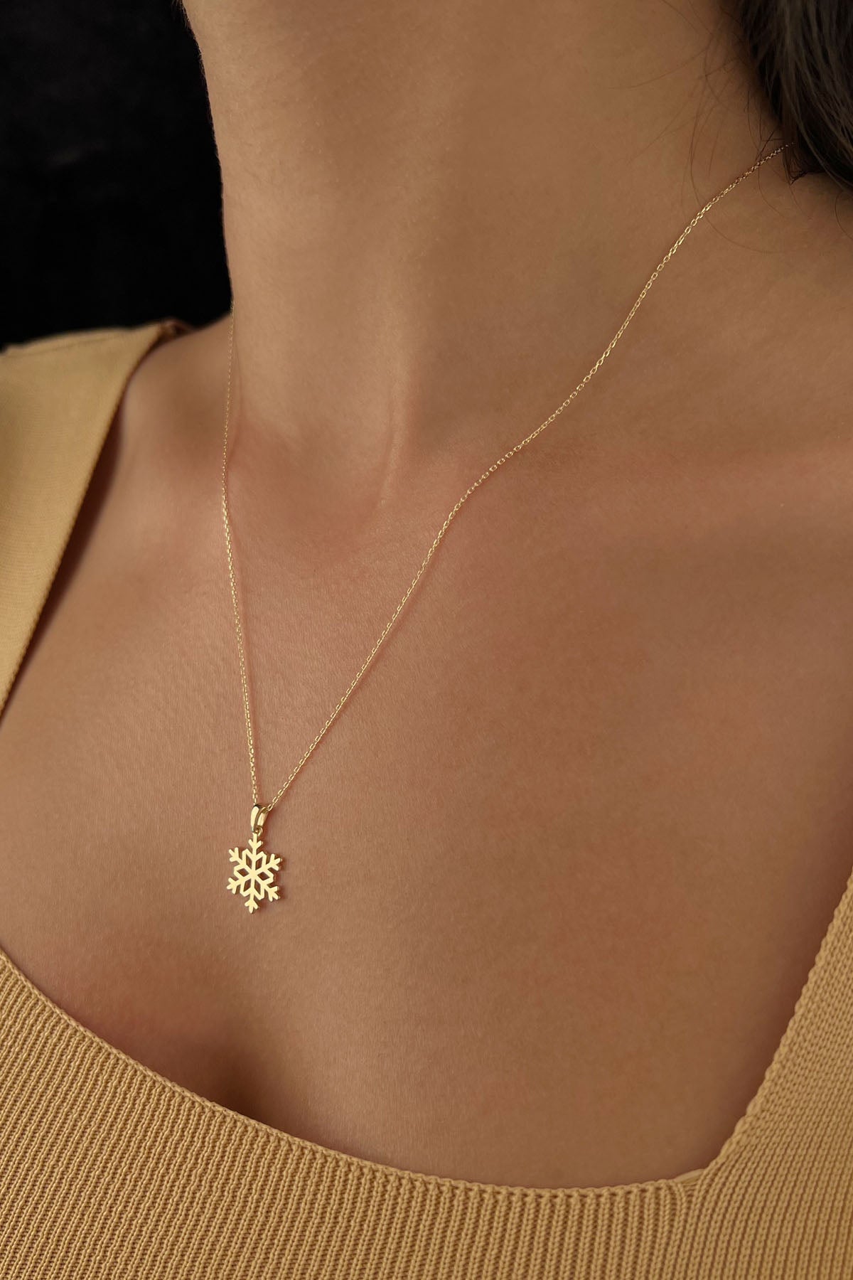 14ct Gold Snowflake Necklace