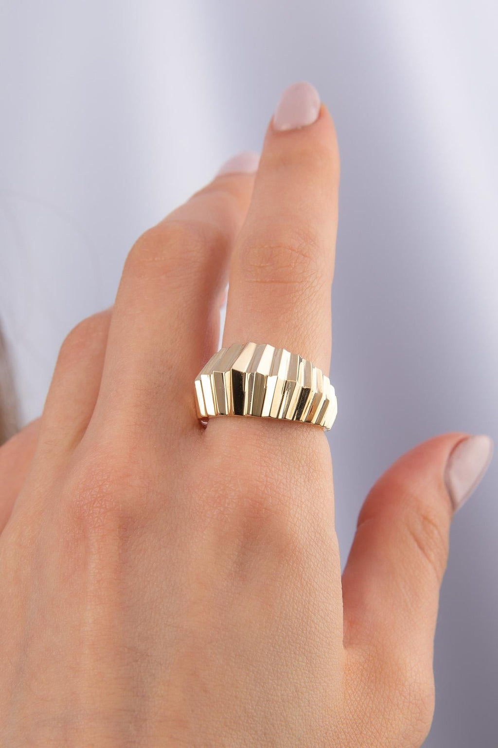14ct Gold ZigZag Croissant Ring