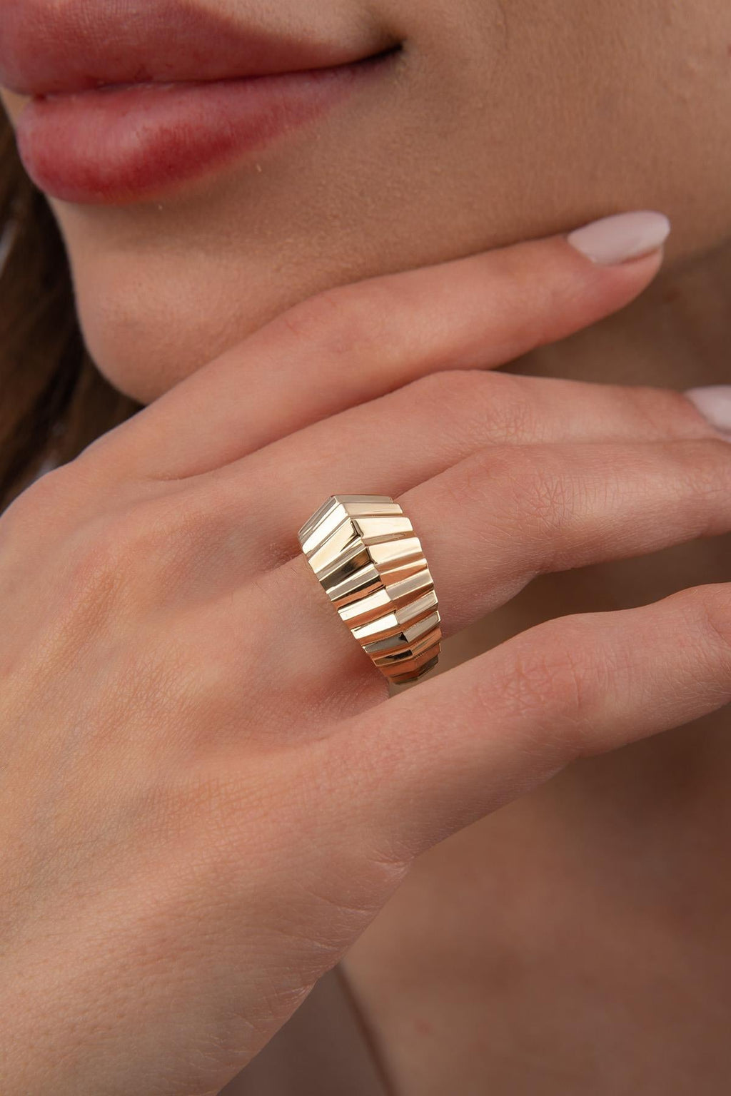 14ct Gold ZigZag Croissant Ring