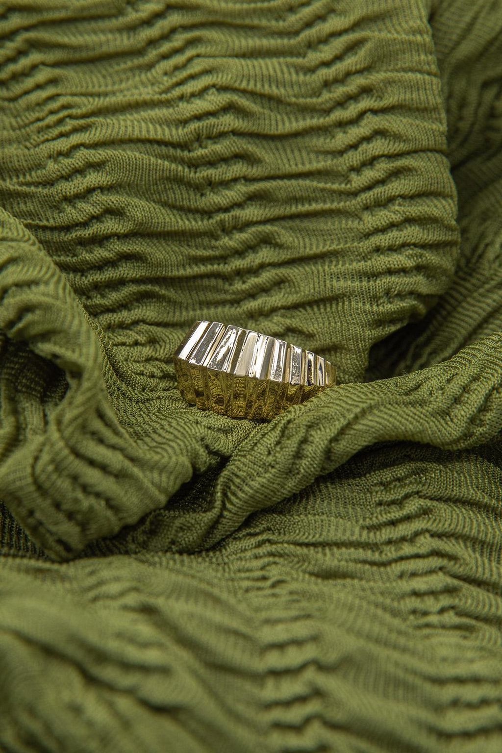 14ct Gold ZigZag Croissant Ring