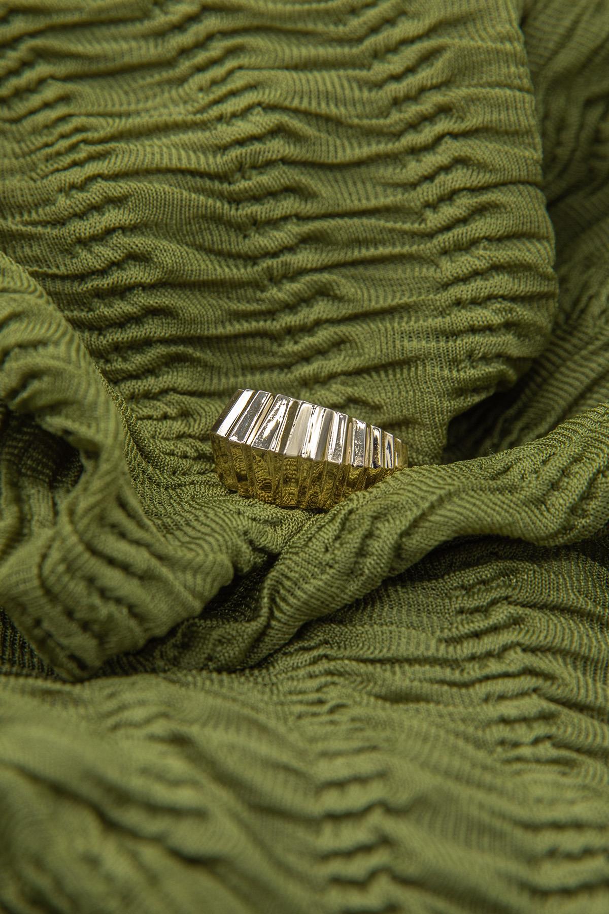 14ct Gold ZigZag Croissant Ring